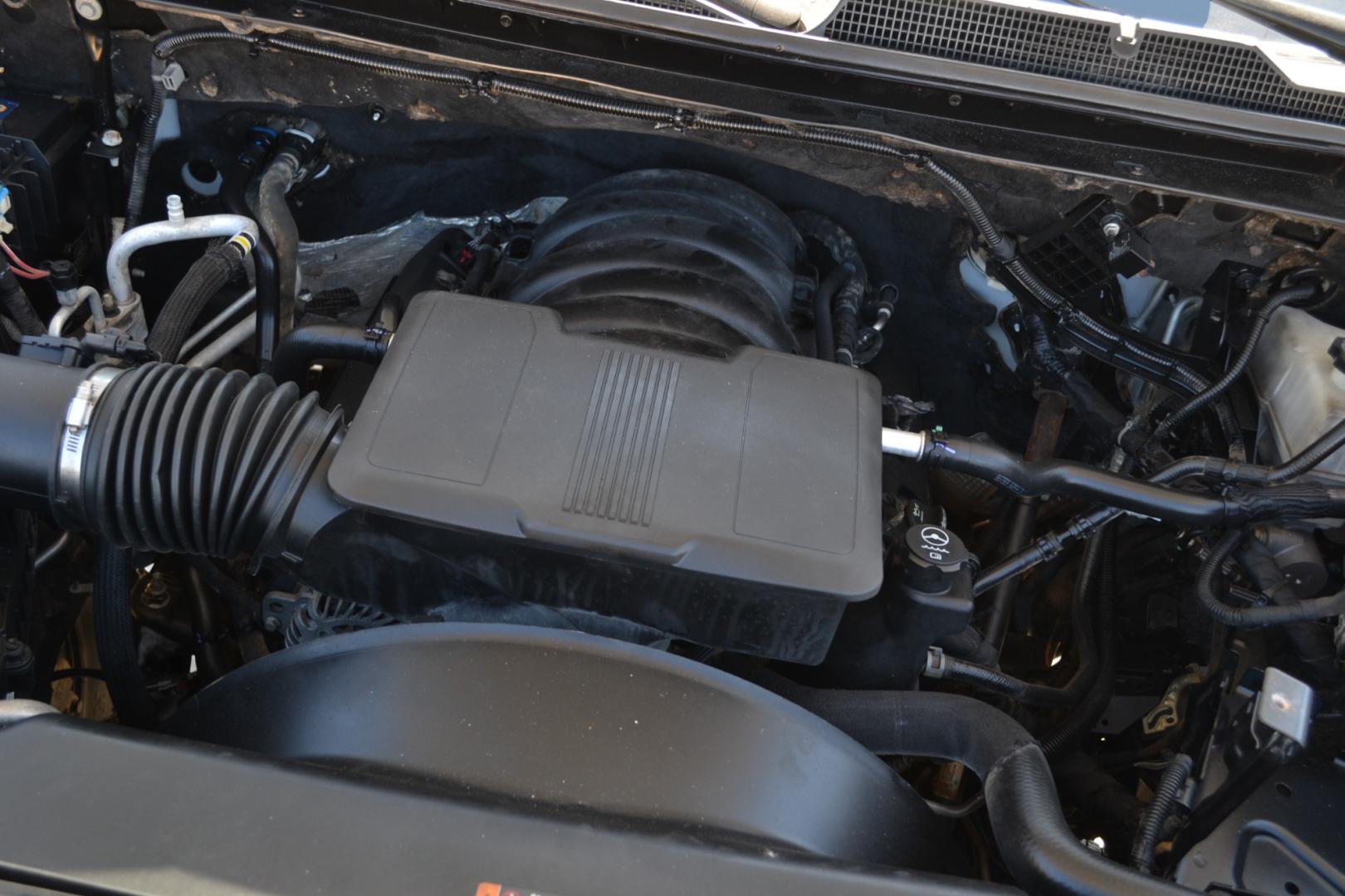 2020 WHITE /BLACK CHEVROLET 2500HD with an V8 6.6L GASOLINE engine, 6SPD AUTOMATIC transmission, located at 9172 North Fwy, Houston, TX, 77037, (713) 910-6868, 29.887470, -95.411903 - 8.5FT FLATBED, GOOSENECK HITCH, 4X4, 10,850LB GVWR , CREW CAB, WB: 158", REVERSE CAMERA, POWER WINDOWS, LOCKS & MIRRORS, TOOLBOX - Photo#10